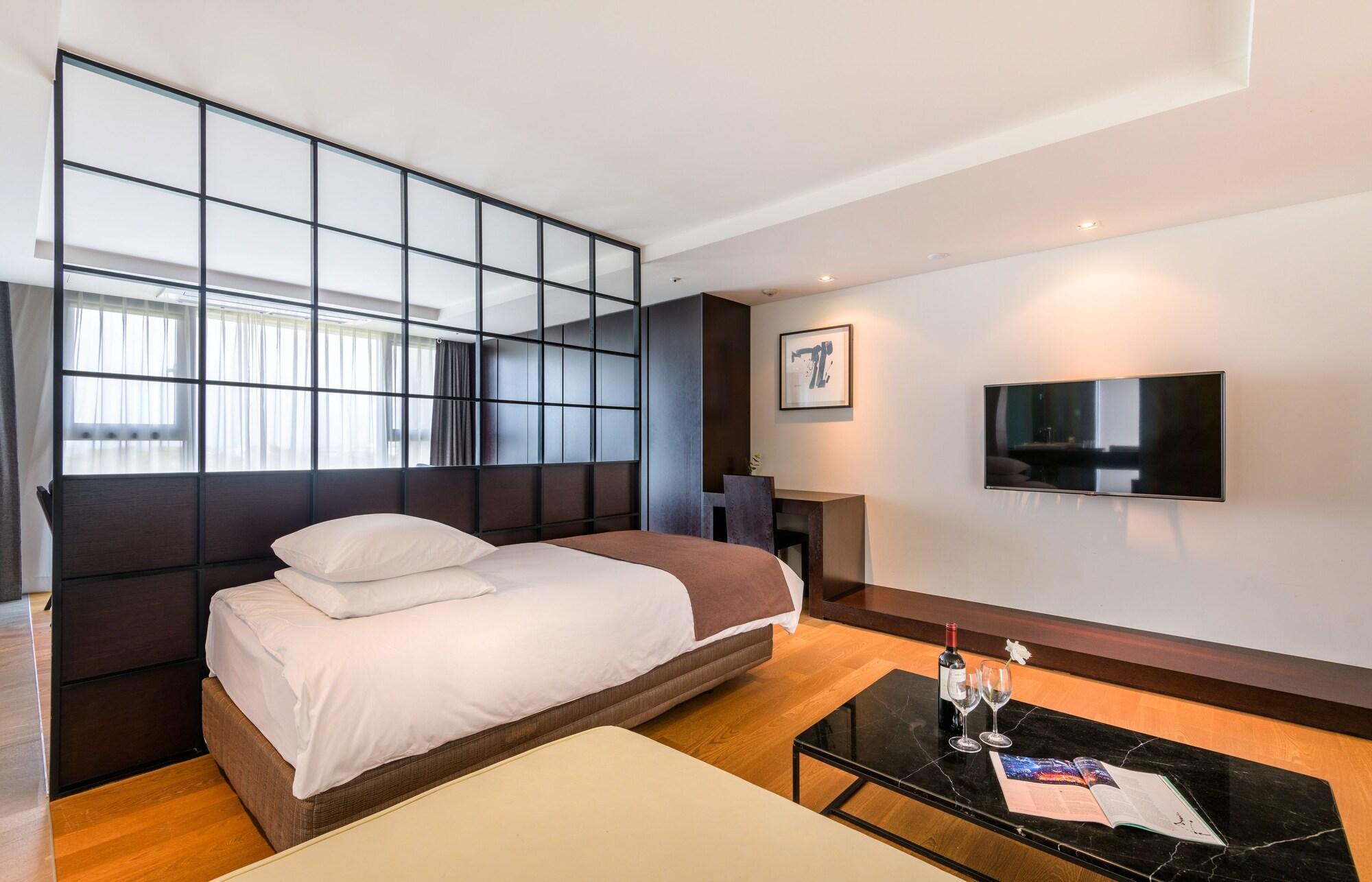 Brown Suites Hotel And Resort Jeju Exterior foto